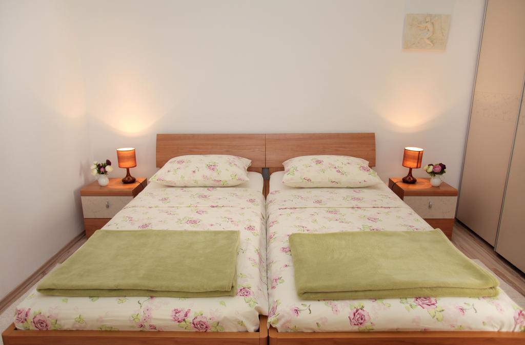 Room Mira Trogir Extérieur photo