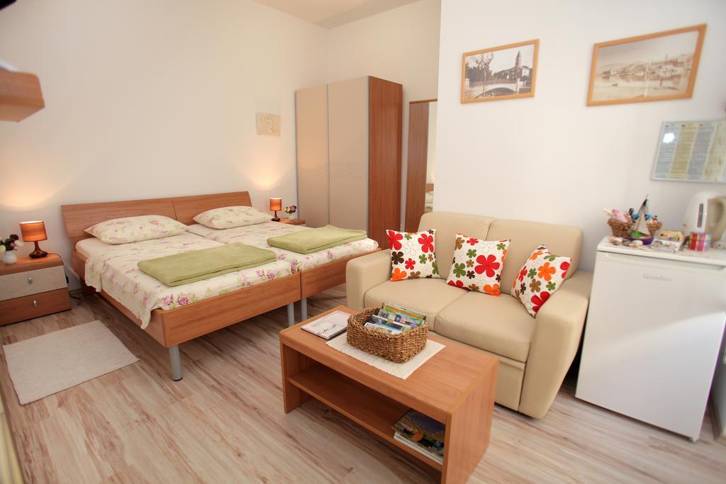Room Mira Trogir Extérieur photo